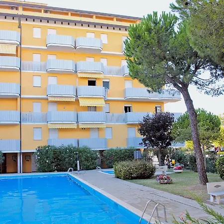 In Caorle Near شقة